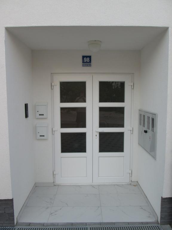 Apartments Lara Дрвеник Екстериор снимка