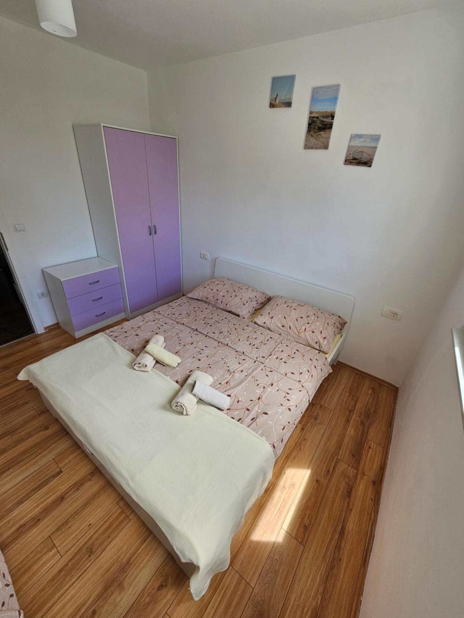 Apartments Lara Дрвеник Екстериор снимка