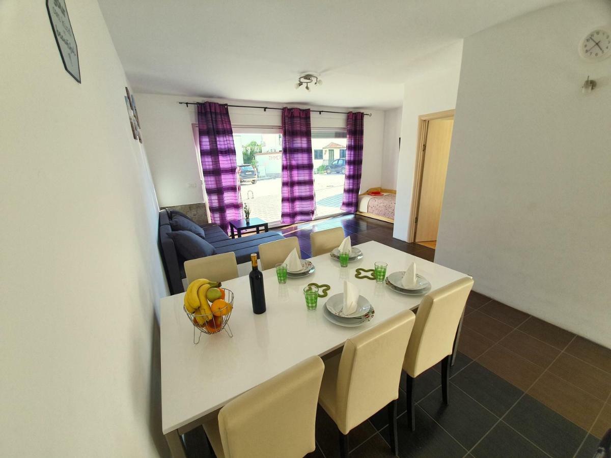 Apartments Lara Дрвеник Екстериор снимка