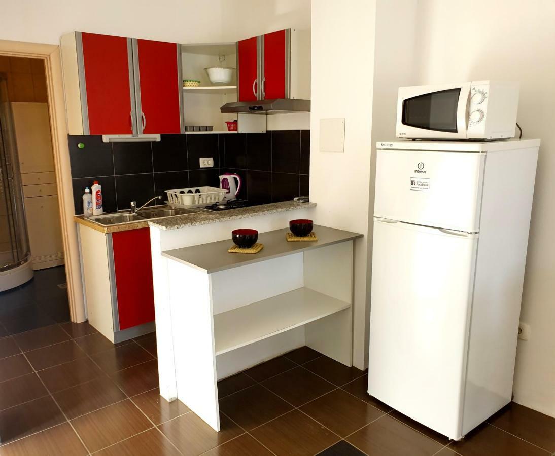 Apartments Lara Дрвеник Екстериор снимка