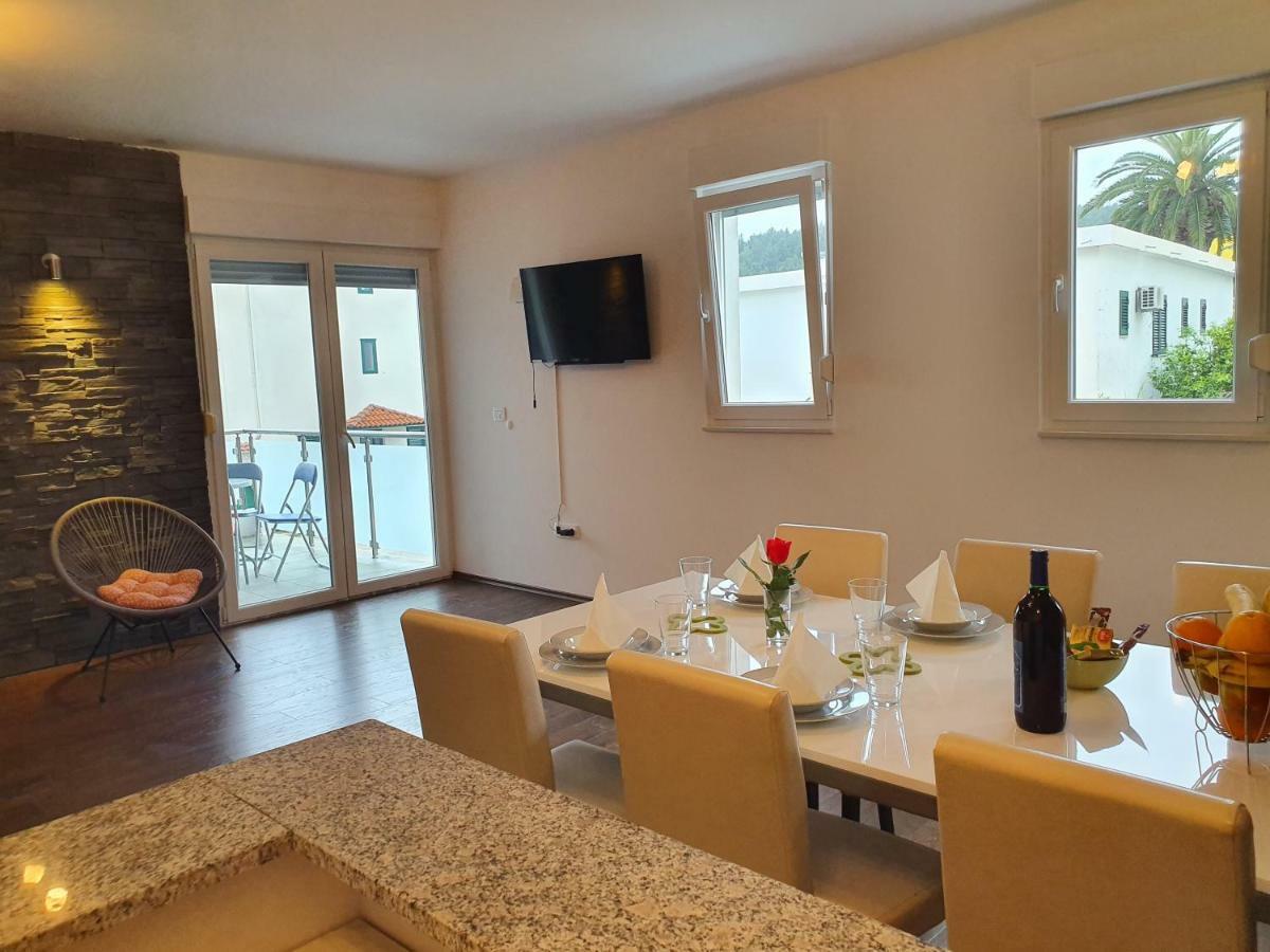 Apartments Lara Дрвеник Екстериор снимка