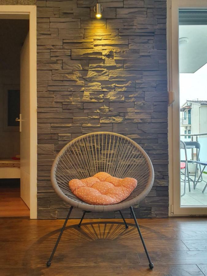 Apartments Lara Дрвеник Екстериор снимка