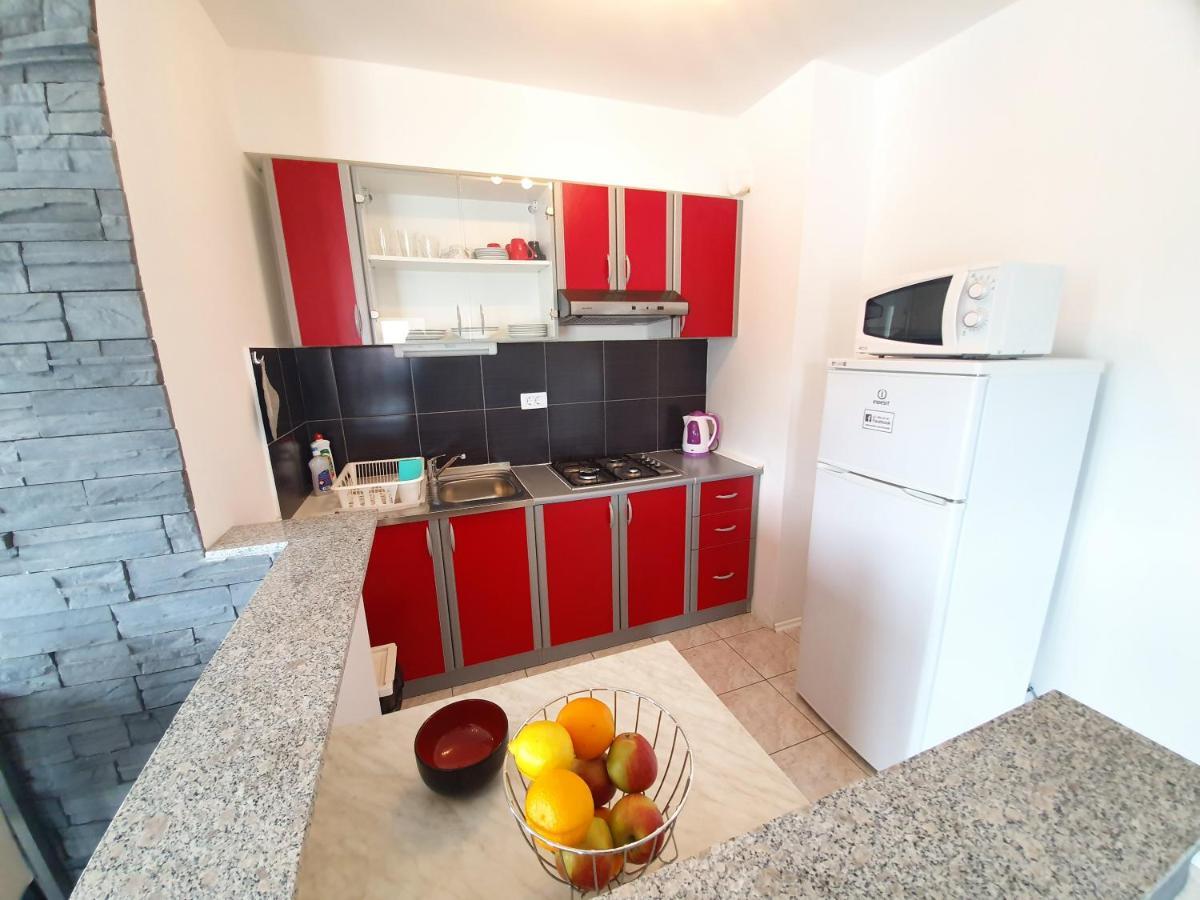 Apartments Lara Дрвеник Екстериор снимка