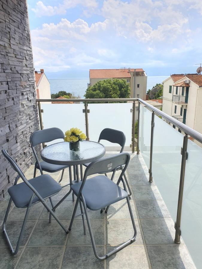 Apartments Lara Дрвеник Екстериор снимка